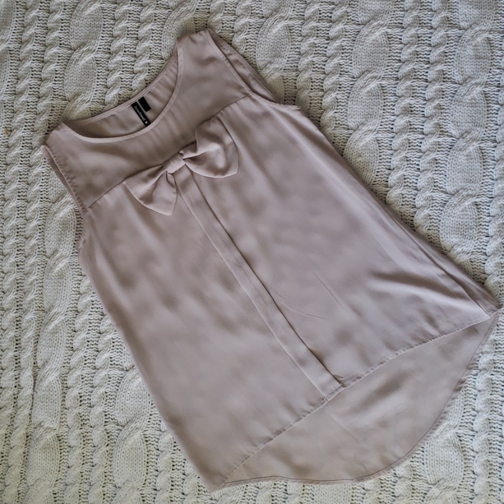 Lightweight  sleeveless bow top.